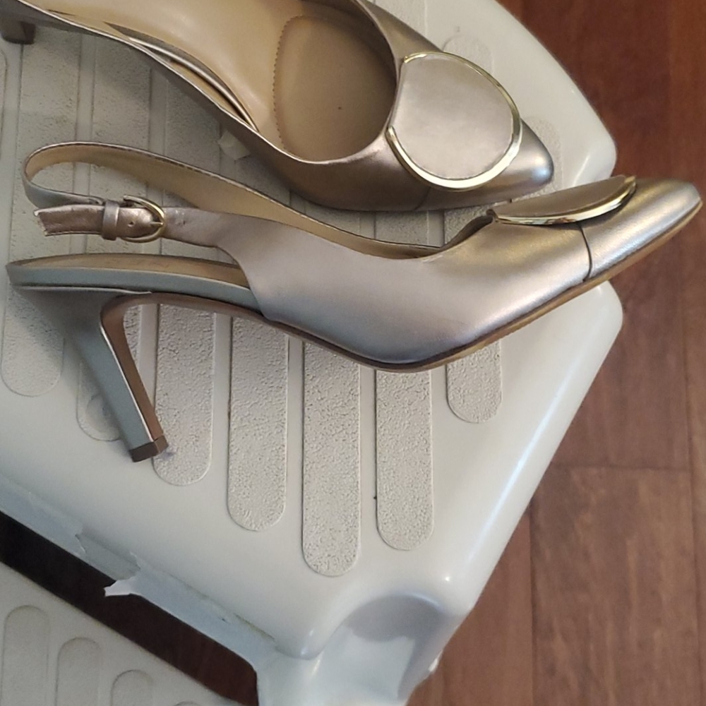 Naturalizer Heels - Picture 3 of 4
